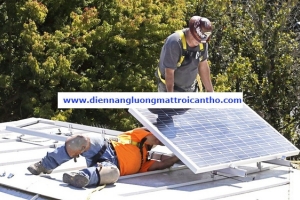 Nơi đầu tiên trên thế giới ra luật: Bắt buộc người dân mua nhà phải lắp pin năng lượng mặt trời trên mái